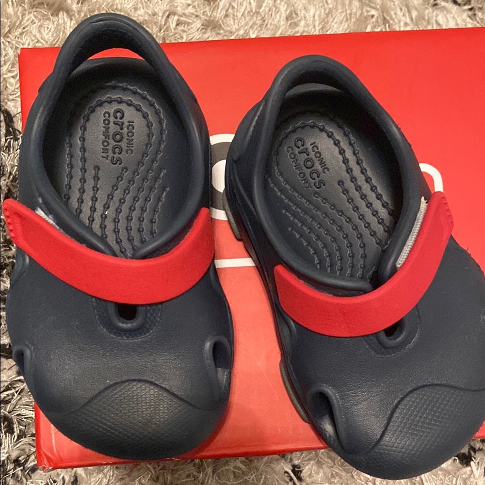 Toddler crocs